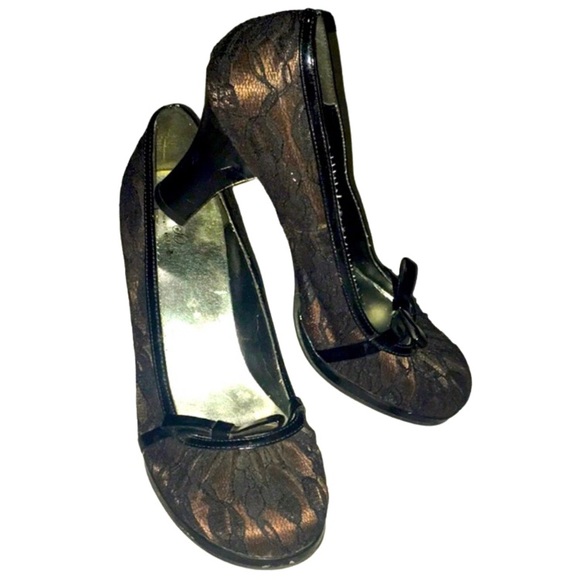 Size 8.5 with black lace covered chunky gold heels - Picture 6 of 9